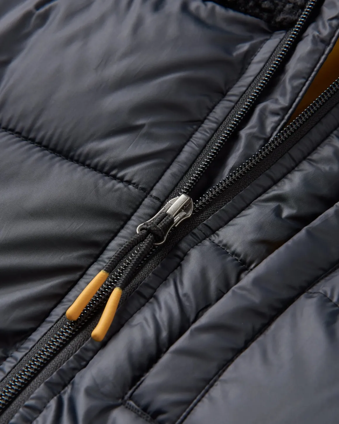 Elowen Hooded Recycled Insulated Jacket - Black