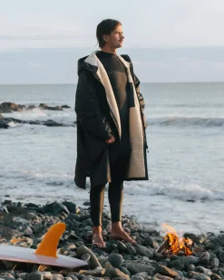 Escapism Recycled Sherpa Lined Changing Robe - Black
