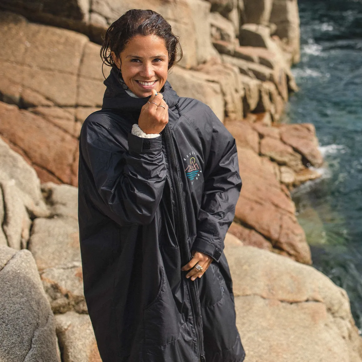 Escapism Recycled Sherpa Lined Changing Robe - Black