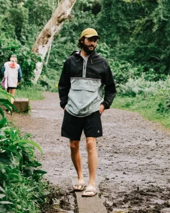 Flow Half Zip Recycled Water Resistant Jacket - True Black/Pistachio