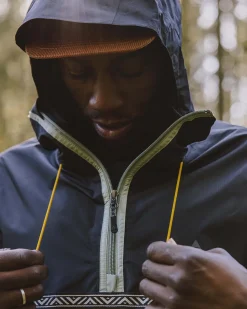 Flow Half Zip Recycled Water Resistant Jacket - True Black/Pistachio