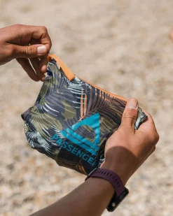 Gusto Recycled Windshell Pullover - Palm Camo Apricot