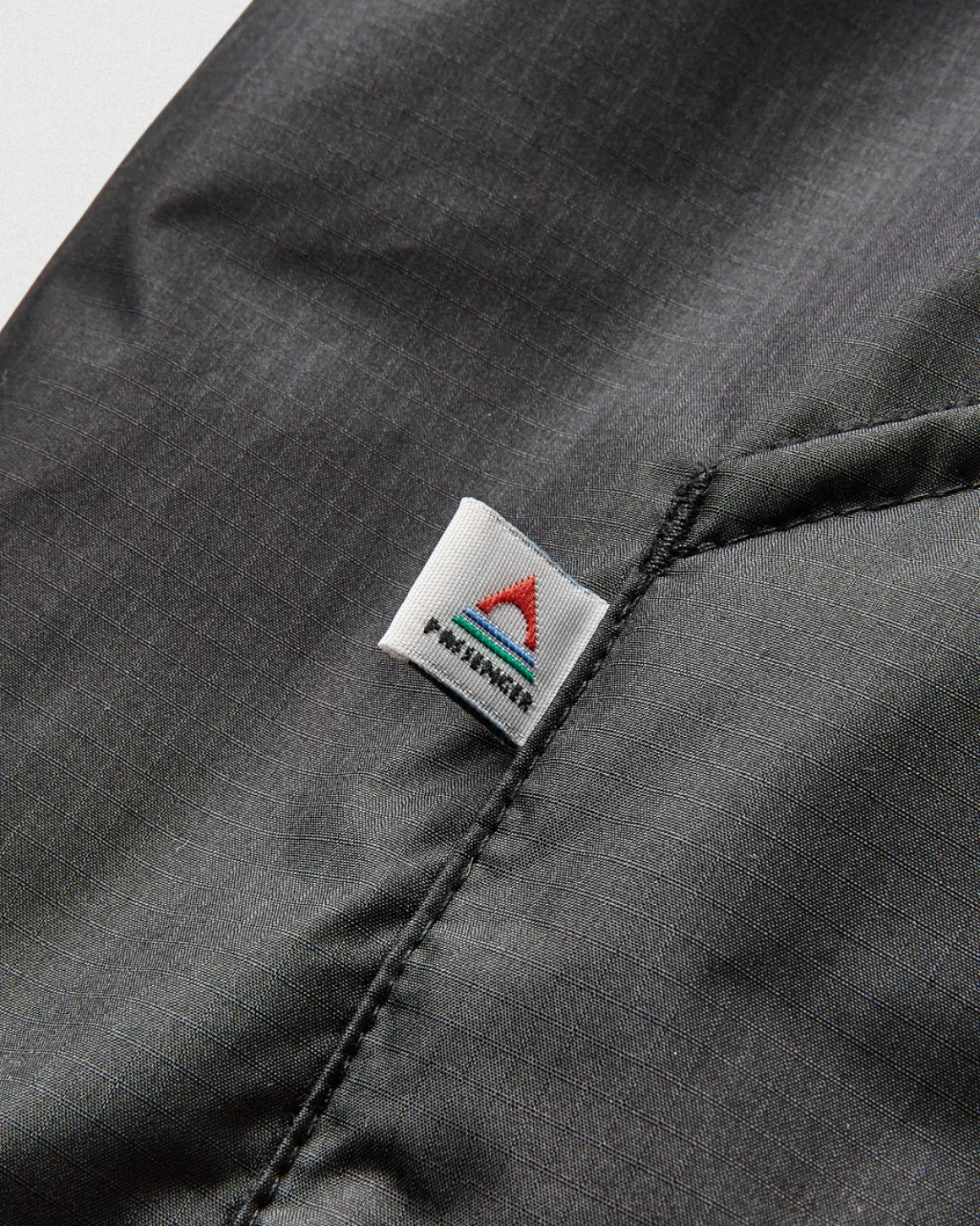 Roaming Recycled Sherpa Lined Changing Robe - Black/ Khaki Green