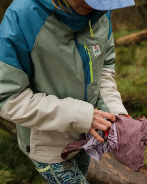 Shasta Lightweight Women's Recycled Thermore Insulated Jacket - Pistachio/Blue Steel
