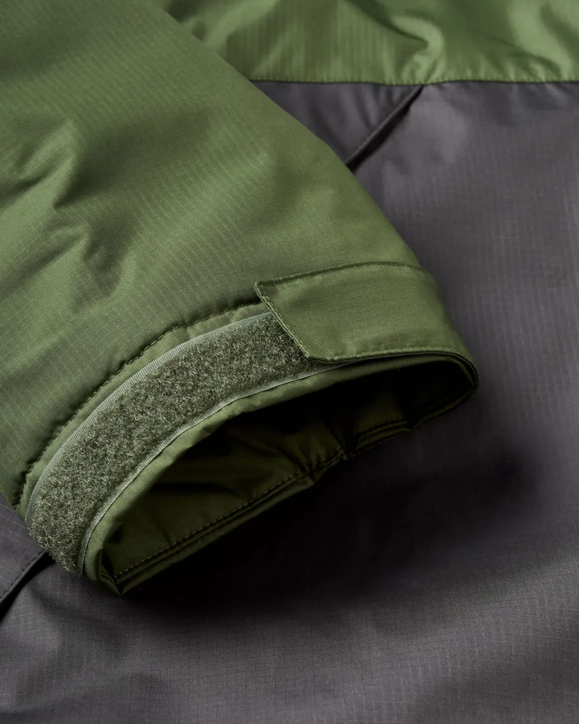 Tempest Recycled Waterproof Changing Robe - Fir Tree/ Black