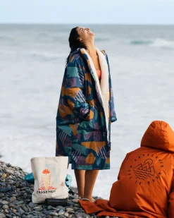 Waves Recycled Sherpa Lined Changing Robe - Deep Blue Camo Pattern